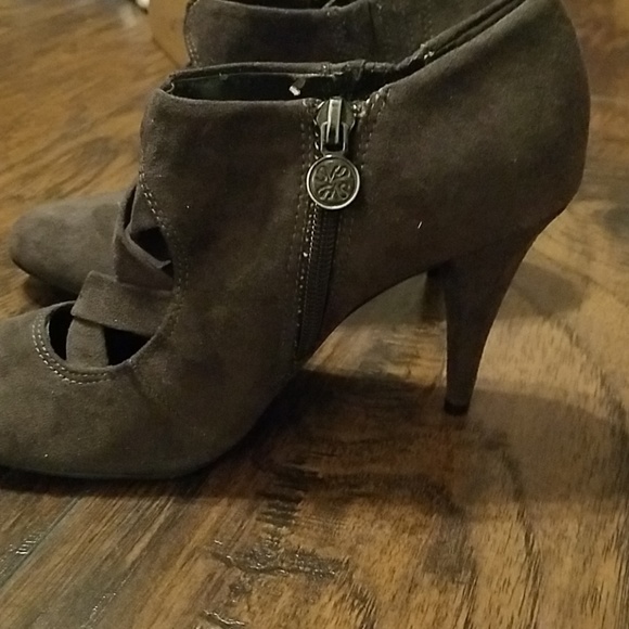 Simply Vera Wang booties - Picture 4 of 5